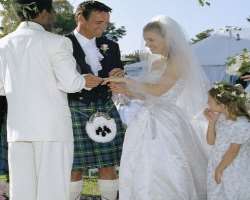 Elliot and his wife celebrated their wedding again in 1999 as when they were actually married in 1992 they didn't have enough money to celebrate. Thei